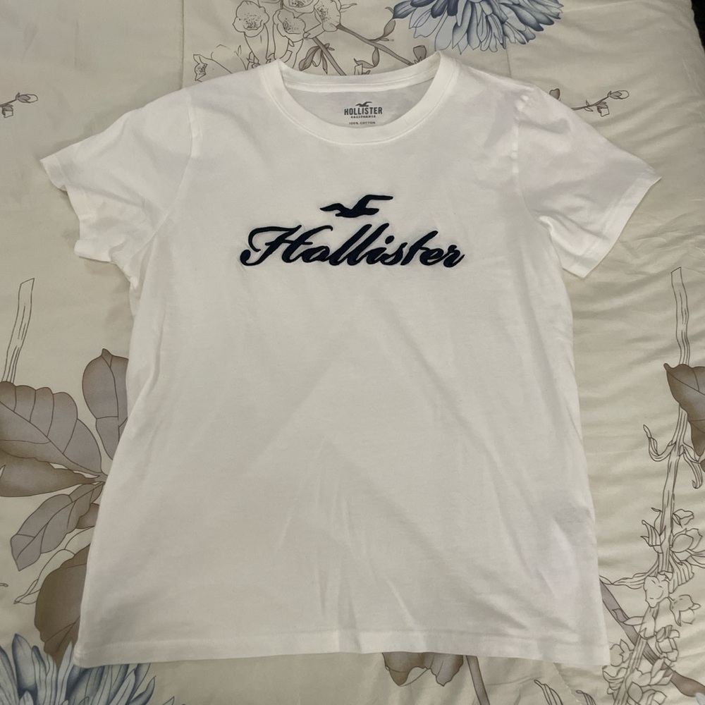 Hollister white t-shirt
